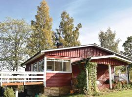 Awesome Home In rjng With 3 Bedrooms And Wifi, cabaña o casa de campo en Årjäng