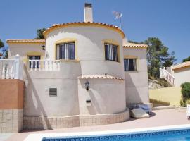 Cozy Home In Castalla With Swimming Pool, počitniška hiška v mestu Castalla