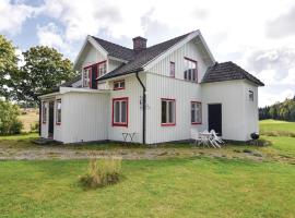 Stunning home in Hgster with 4 Bedrooms and Internet, Villa in Högsäter