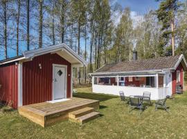 Cozy Home In Hammar With Kitchen, cabaña o casa de campo en Hammarö