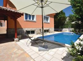 Four-Bedroom Holiday home Split with an Outdoor Swimming Pool 02, villa in Split
