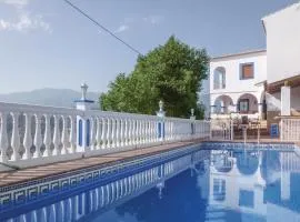 Stunning Home In Sayalonga With Wifi