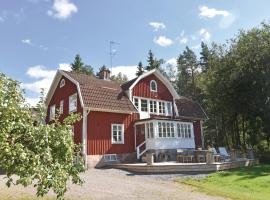 Stunning Home In lgars With Wifi, hótel með bílastæði í Älgarås