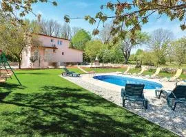 Four-Bedroom Holiday Home In Lecevica