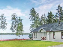 Beautiful home in Vittaryd with 4 Bedrooms, Sauna and WiFi โรงแรมที่มีที่จอดรถในKvänarp