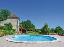 Awesome Home In Eymet With 1 Bedrooms And Outdoor Swimming Pool: Eymet şehrinde bir kulübe
