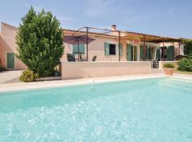 Awesome Home In Maubec With 4 Bedrooms, Wifi And Outdoor Swimming Pool, 4-sterrenhotel in Maubec