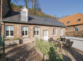Stunning Home In Fontaine Le Dun With 3 Bedrooms And Wifi，Fontaine-le-Dun的小屋
