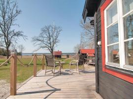 Beautiful Home In Lrbro With House Sea View, hotel in Lärbro