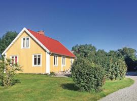 Beautiful Home In Holmsj With 3 Bedrooms, hotell sihtkohas Holmsjö