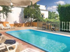 Lovely Home In Osuna With Outdoor Swimming Pool, feriebolig i Osuna