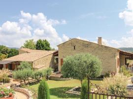 Nice Home In Gordes With 3 Bedrooms And Outdoor Swimming Pool, albergo a Gordes