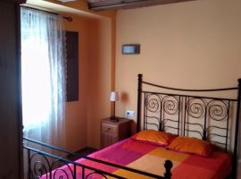 APARTAMENTOS MATARRANYA, hotel i Valderrobres