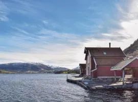 Cozy Home In Ølensvåg With Wifi