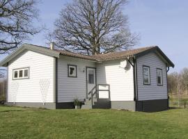 Amazing Home In Smlandsstenar With Kitchen, Ferienhaus in Åtterås