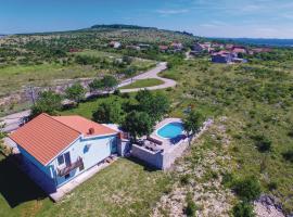 Amazing Home In Nadin With Jacuzzi, Wifi And Outdoor Swimming Pool, hotel din Nadin