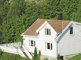 Homme에 위치한 주차 가능한 호텔 Awesome Home In Lindesnes With 4 Bedrooms And Wifi