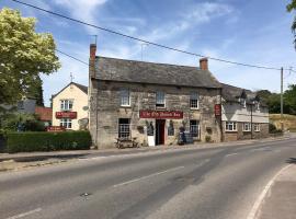 The Old Pound Inn, hotel with parking in Langport