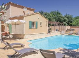 Awesome Home In Saint Didier With 3 Bedrooms, Private Swimming Pool And Outdoor Swimming Pool, hotel in Saint-Didier