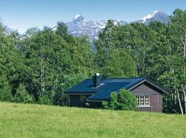 Cozy Home In Isfjorden With House A Panoramic View, vakantiehuis in Tokle
