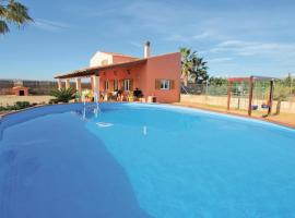 Beautiful Home In Muro With 2 Bedrooms And Outdoor Swimming Pool, hotel s 3 zvjezdice u gradu 'Muro'