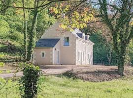 Awesome Home In Cravant Les Cteaux With 2 Bedrooms And Wifi, hotel en Cravant-les-Coteaux