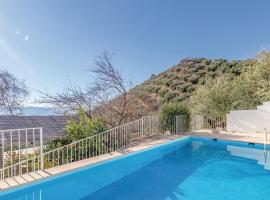 Beautiful Home In Iznjar With 6 Bedrooms And Outdoor Swimming Pool, hotel v destinaci Fuentes de Cesna