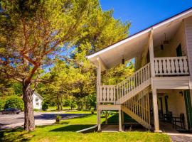 Parkwood Lodge, hotelli kohteessa Fish Creek