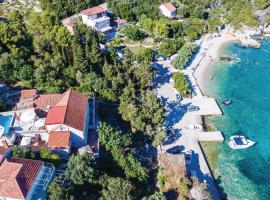 Cozy Home In Sipan With Outdoor Swimming Pool, hotell i Suđurađ