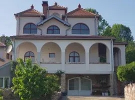 Knez Apartmani