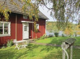 Nice Home In Korsberga With Kitchen、Korsbergaの別荘