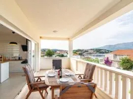 Three-Bedroom Apartment In Lumbarda