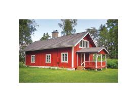 Cozy Home In Katrineholm With Lake View, cottage di Katrineholm