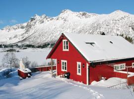 Beautiful Home In Svolvr With 4 Bedrooms And Wifi, hytte i Svolvær