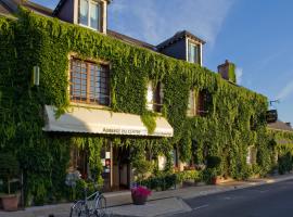 Logis Auberge Du Centre, hotel v destinaci Chitenay