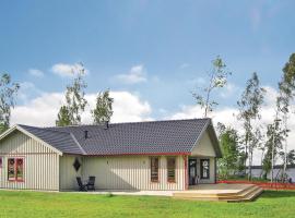 Amazing home in Vittaryd with 4 Bedrooms, Sauna and WiFi โรงแรมในKvänarp