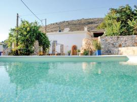 Nice Home In Malaxa, Chania With 2 Bedrooms, Wifi And Outdoor Swimming Pool, casa de temporada em Maláxa