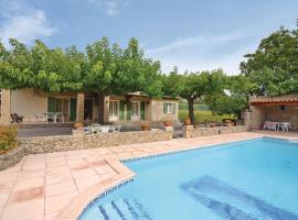 Awesome Home In Lagnes With Wifi, Private Swimming Pool And Outdoor Swimming Pool, hotel 4 estrelas em Lagnes