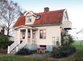 Amazing Home In Degerhamn With 2 Bedrooms And Wifi, къща тип котидж в Gammalsby