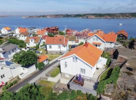 Cozy Home In Bovallstrand With House Sea View, hotell i Bovallstrand