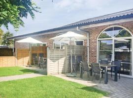 2 Bedroom Amazing Home In Groede, hotel in Groede