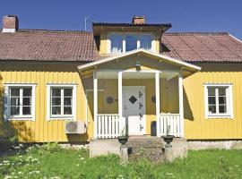 Amazing Home In Markaryd With 4 Bedrooms, Sauna And Indoor Swimming Pool, cottage in Markaryd