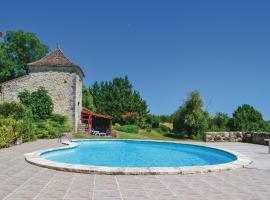 Awesome Home In Eymet With 1 Bedrooms And Outdoor Swimming Pool: Eymet şehrinde bir kulübe