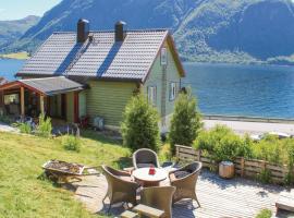 Amazing Home In Skei I Jlster With 4 Bedrooms, hytte i Årdal