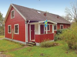 Beautiful Home In Trensum With 4 Bedrooms And Wifi, gististaður í Trensum