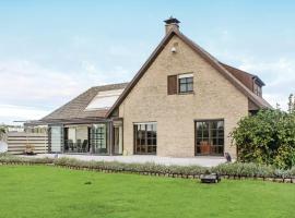 4 Bedroom Gorgeous Home In Groede, Cottage in Groede