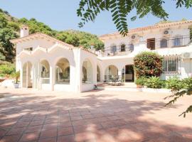 Nice Home In Ojen, Marbella With House Sea View, hótel í Ojén