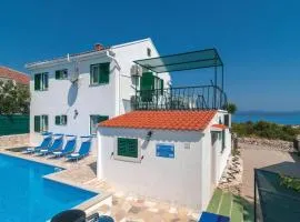 Amazing Home In Rogac With 4 Bedrooms, Wifi And Outdoor Swimming Pool