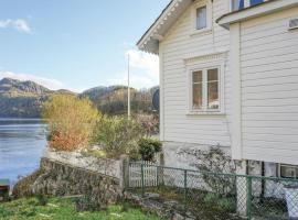 Amazing Home In Hidrasund With Kitchen, Villa in Kirkehamn