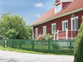 Lovely Home In Eskilstuna With House Sea View, casă de vacanță din Sundby